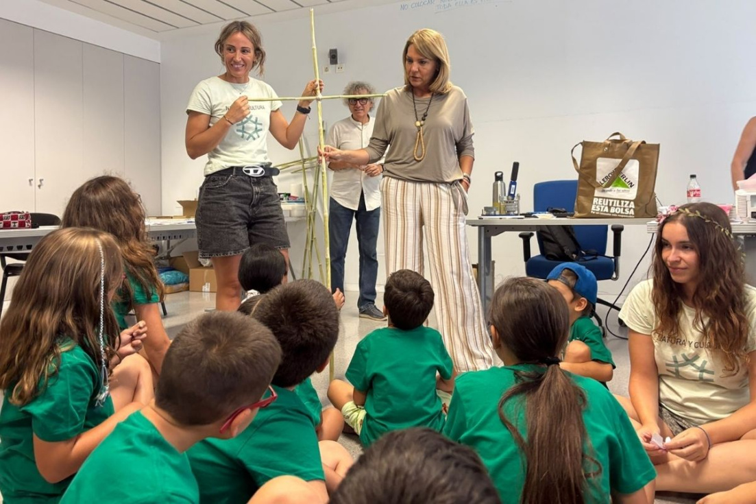 Susana Camarero durante su visita a la Escoleta d&rsquo;Estiu de Torrent
