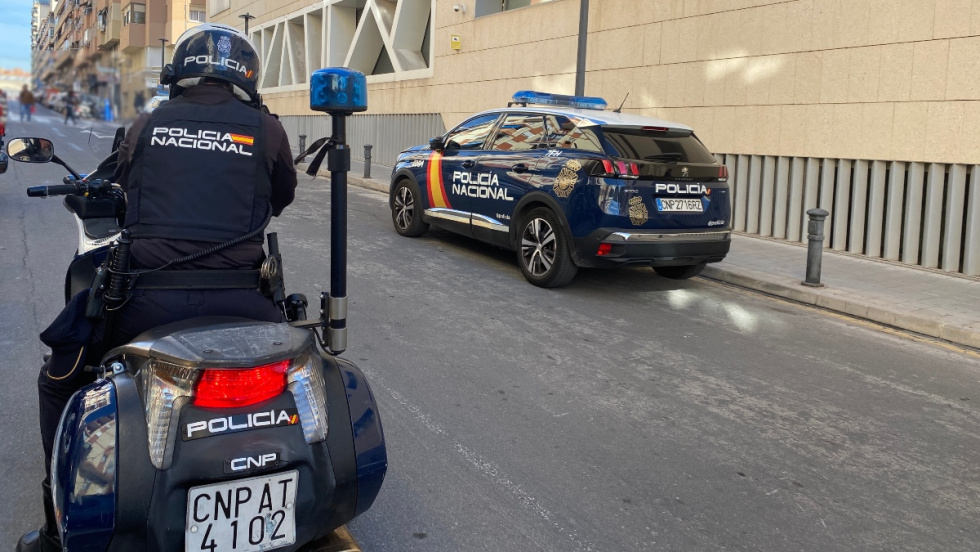 Polic&iacute;a Nacional en Alicante.