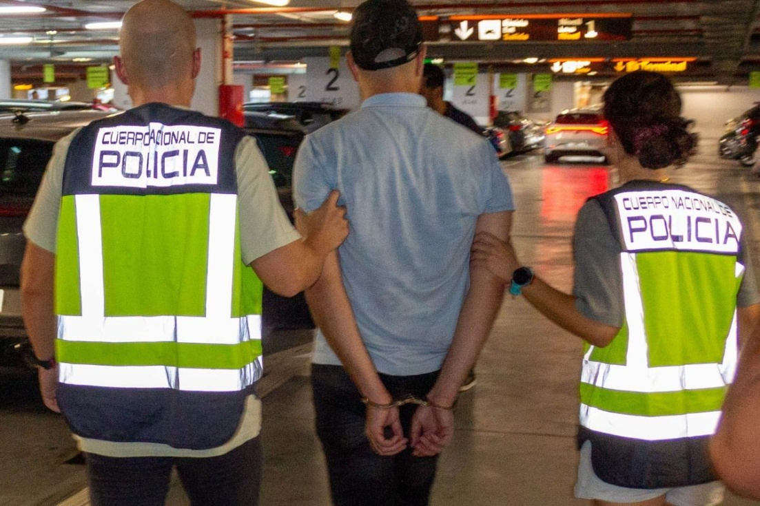 Detenido en el aeropuerto Alicante-Elche un fugitivo reclamado por Francia por tr&aacute;fico de drogas