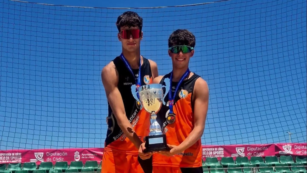 David Poveda&nbsp;y&nbsp;Alejandro Calvo, campeones de Espa&ntilde;a de voley playa sub-19 2026.