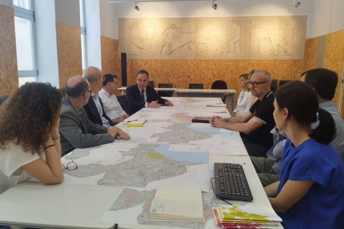 Reuni&oacute;n de representantes de los ayuntamientos de Alicante y Elche para abordar proyectos metropolitanos
