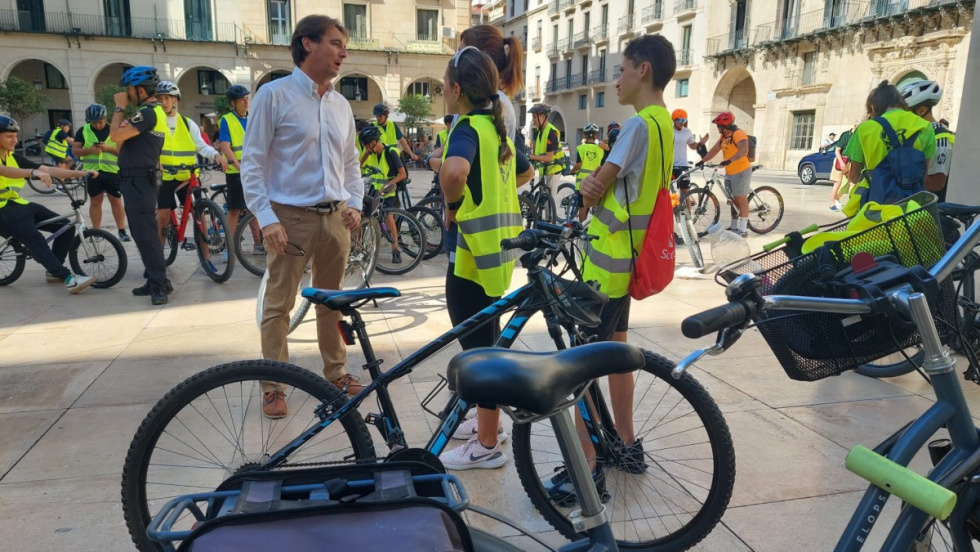 Biciescuela con alumnos de secundaria de Alicante.