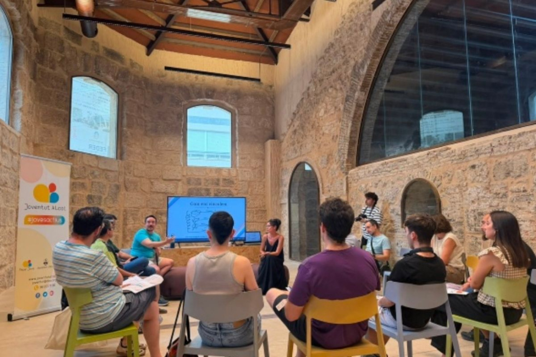 ornada formativa del ciclo &ldquo;Trenquem etiquetes&rdquo; en Alcoy