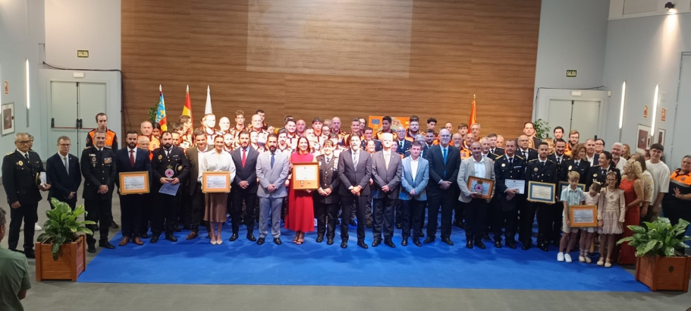 Alicante distingue a 21 voluntarios de Protecci&oacute;n Civil por su actuaci&oacute;n durante la dana de Valencia.