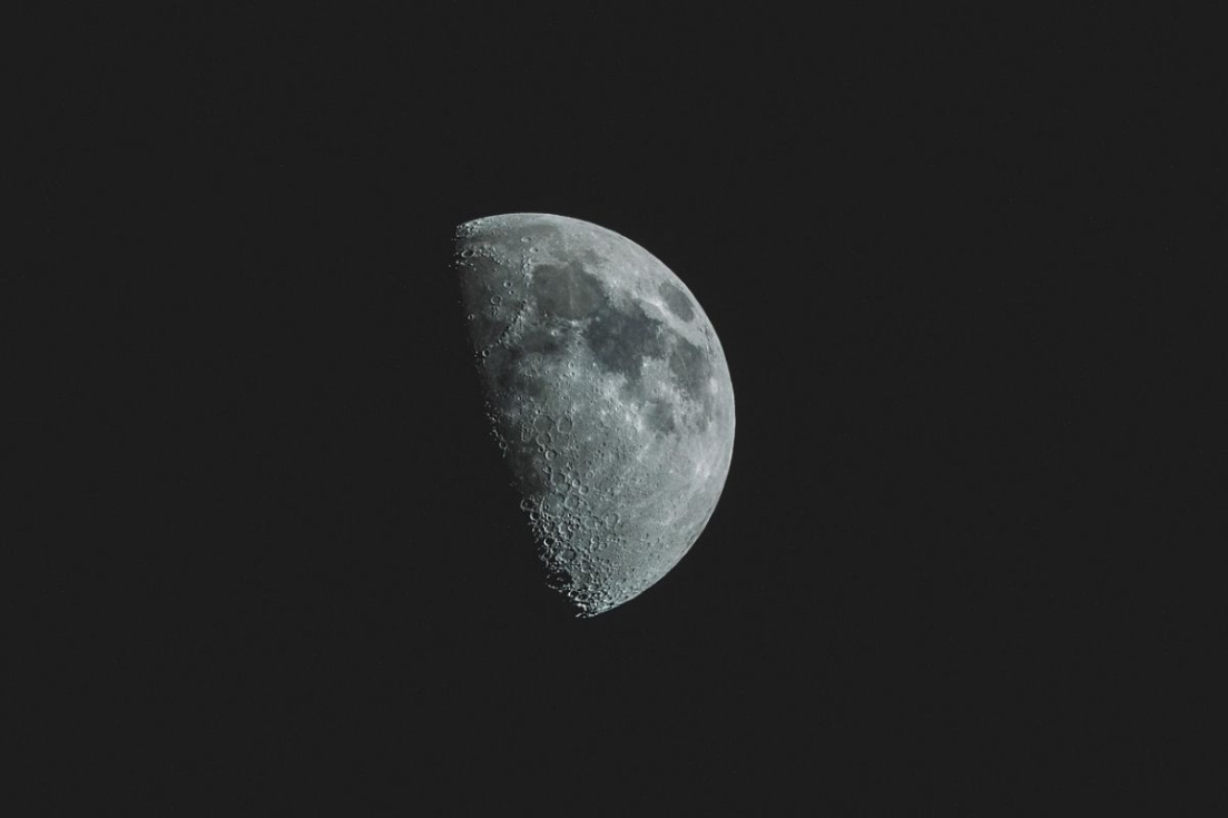Elda invita a descubrir la Luna con una noche de observación astronómica