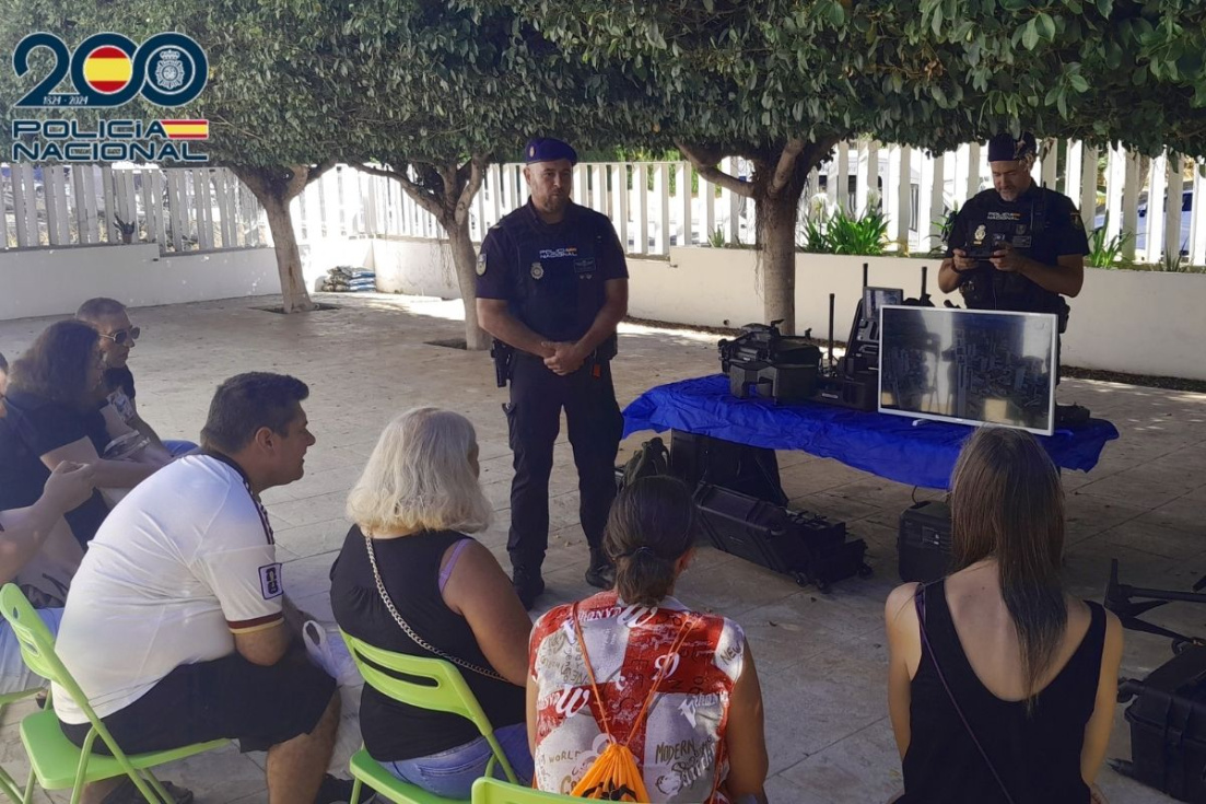 Exhibici&oacute;n de medios de la Polic&iacute;a Nacional en Benidorm