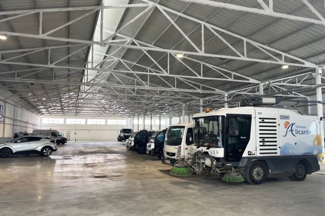 Maquinaria del servicio municipal de limpieza de Alicante