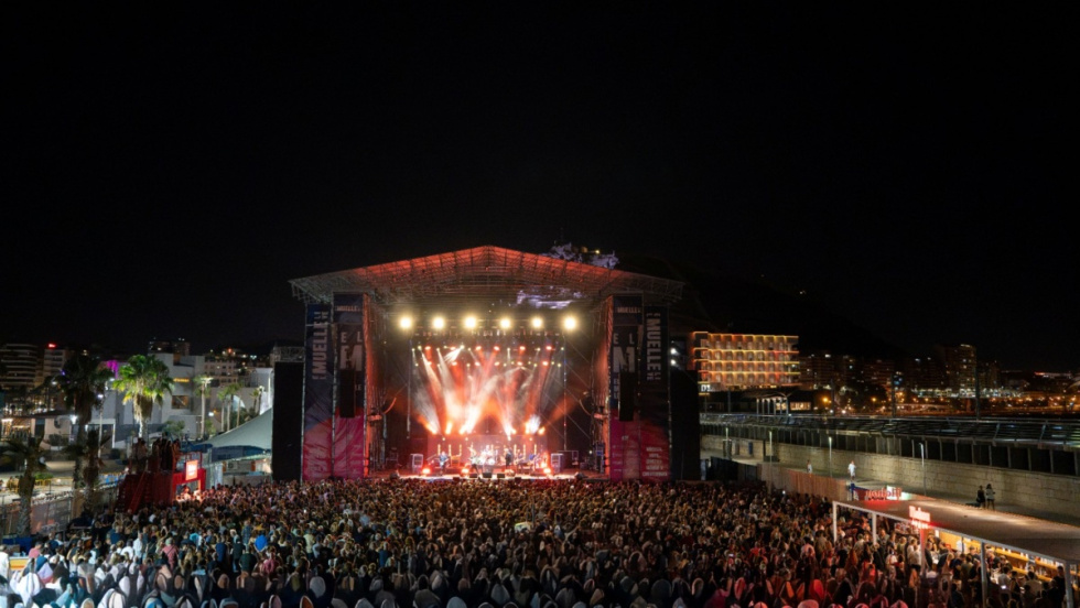 Escenario de El Muelle Live, en el Puerto de Alicante.