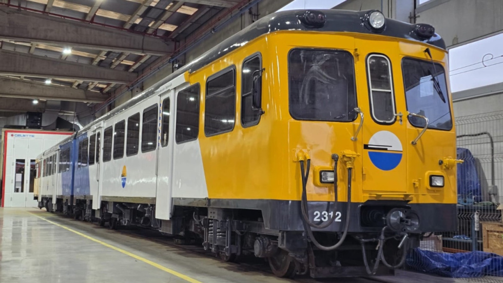 TRAM d'Alacant expone en la estaci&oacute;n de La Marina trenes hist&oacute;ricos de su colecci&oacute;n.
