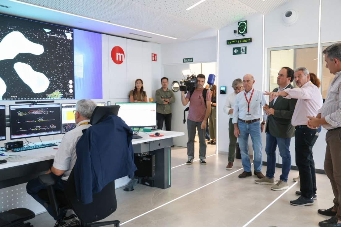Juanfran P&eacute;rez Llorca durante su visita al puesto de mando de Metrovalencia