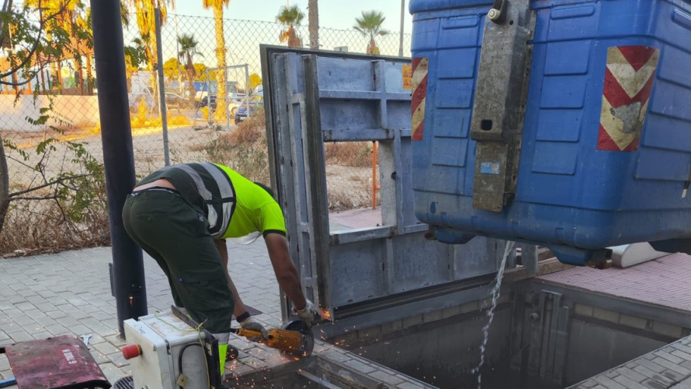 El Campello elimina contenedores soterrados en desuso e invierte 90.000 euros en renovar farolas