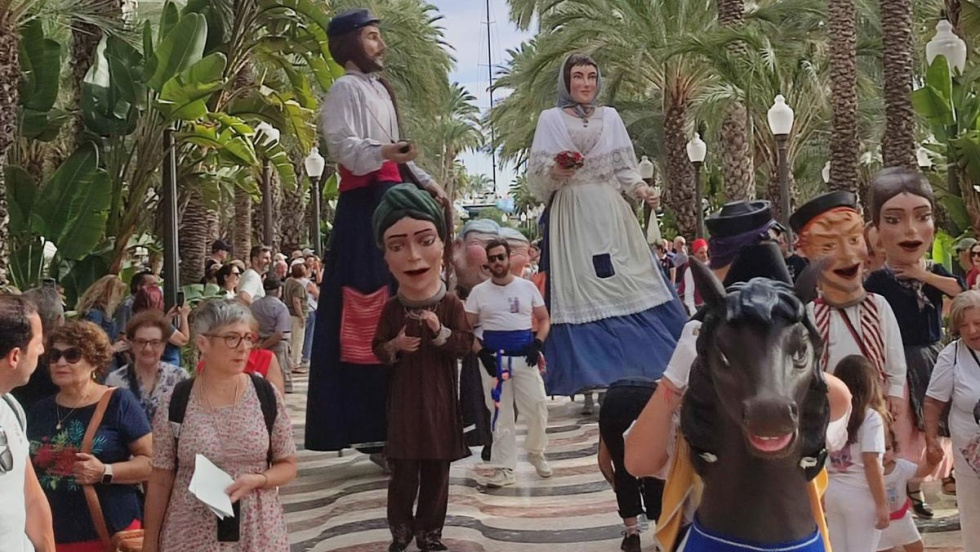 'Dans&agrave; popular' del 9 d'Octubre en La Explanada de Alicante.