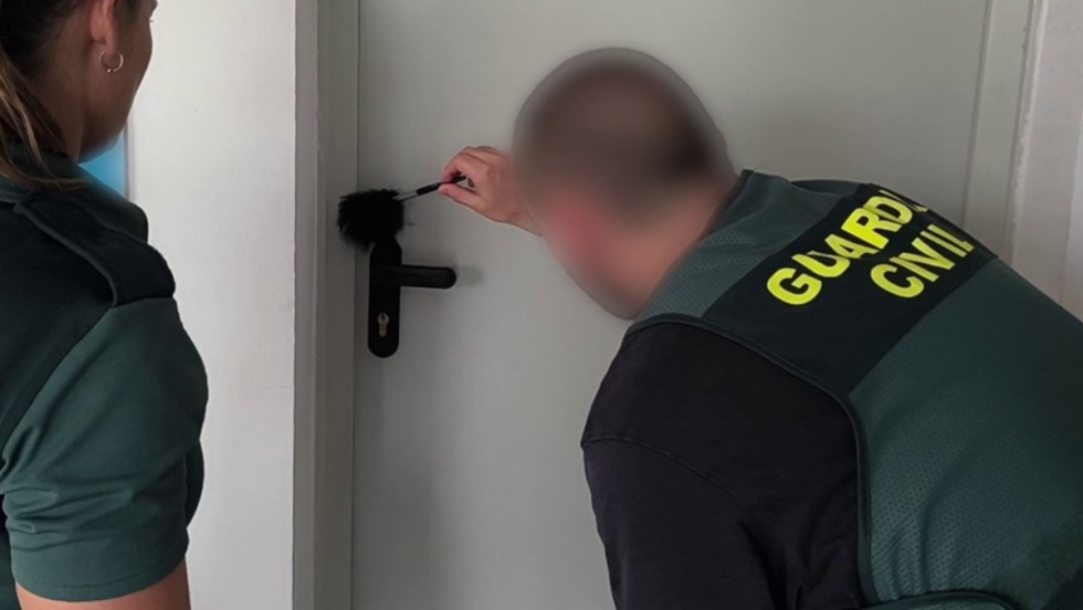 Recogida de pruebas por parte de la Guardia Civil.