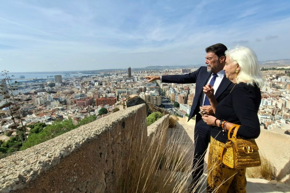 Visita a la Muralla de Poniente del Castillo de Santa B&aacute;rbara