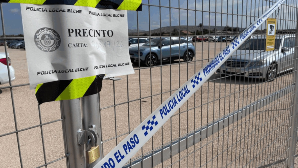 Clausura de una campa de coches en Elche