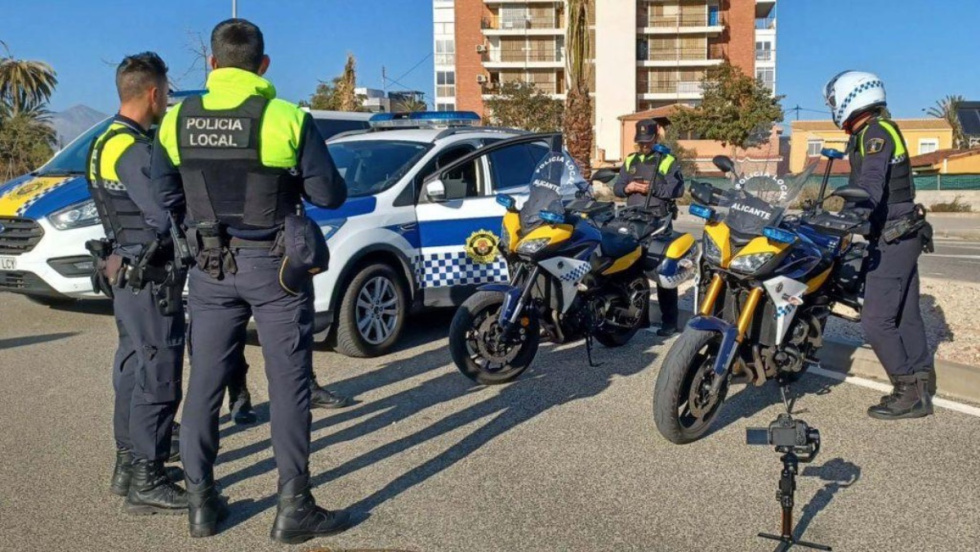 Polic&iacute;a Local de Alicante.