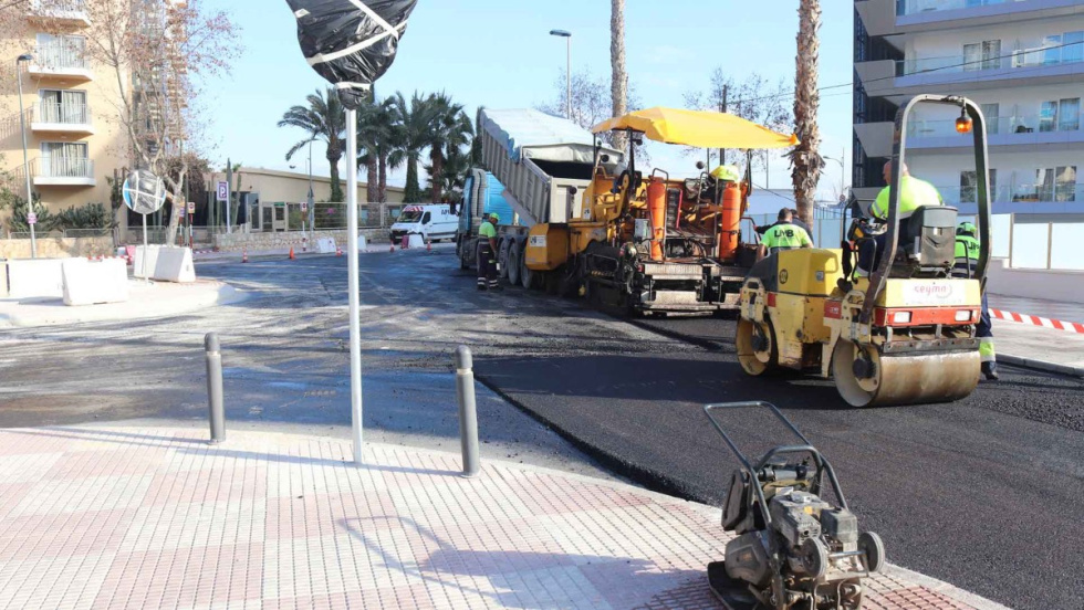 Asfaltado en las calles de Benidorm.