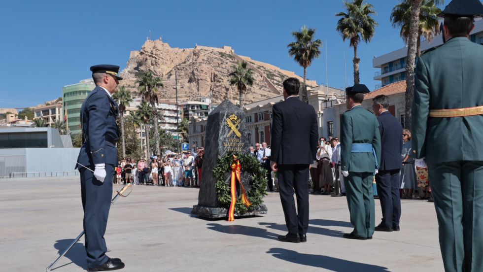 La Guardia Civil de Alicante celebra la festividad del Pilar.