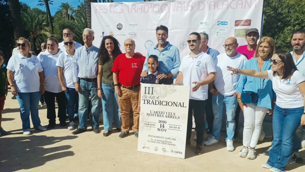 Cerca de un millar de personas participan en la Jornada de Convivencia de las Fiestas Tradicionales de Alicante