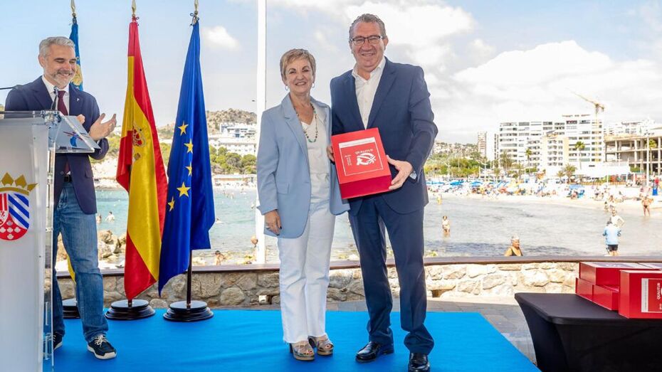  Benidorm renueva cinco banderas Qualitur por la excelencia de sus playas y calas
