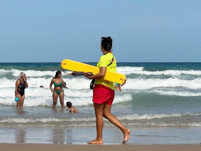 Socorrista en la playa de Muchavista de El Campello